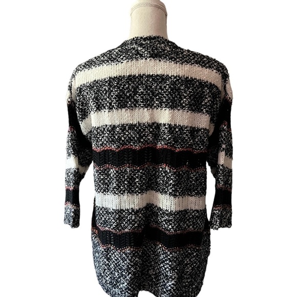 JOHNPAULRICHARD SHORT SLEEVE VNECK SWEATER SIZE SMALL - Picture 4 of 12